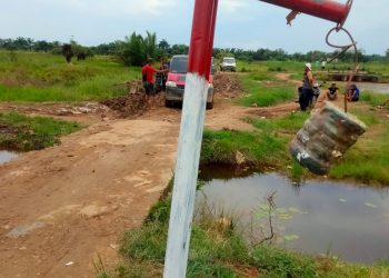 Gara – gara Jalan Rusak Jalan Diportal Warga, Perang Mulut Sopir Dengan Warga Sering Terjadi, Pemdes Bumi Rejo Harus Bersikap ?