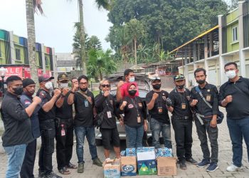 FKWSB Bersama Mutiara Makeup, Bridal dan Decoration Bagikan Tak’jil