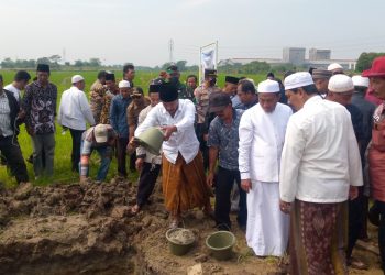 Pengusaha Dari Karawang Menghibahkan Tanah  Untuk Pembangunan Pondok Pesantren (PonPes) RIYADLUL JANNAH