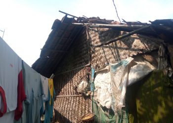 Miris, Satu Keluarga di Kabupaten Karawang Tinggal di Rumah Tidak Layak Huni