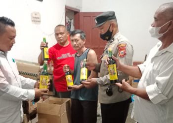Polsek Lemahabang Gelar Oprasi Pekat Berhasil Sita Puluhan Botol Miras Dari Pedagang Pasar Cipeujeuh Wetan