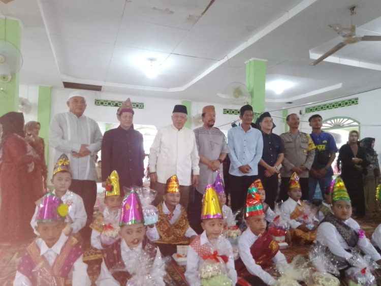 Bupati Bangka Barat Sebagai Pembuka Acara Adat di Desa Ranggi Asam