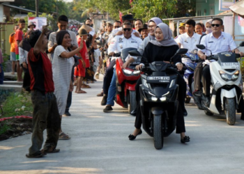 Puluhan Tahun Tak Tersentuh Pembangunan, Kini Warga Sumringah Jalannya Dibeton Bupati Nina Agustina