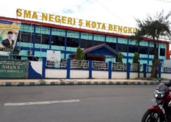Kepala SMAN 5 Kota Bengkulu, Eka Saputra M.Pd, Sumbangan Sukarela dan OSIS Sudah di Setujui Wali Murid